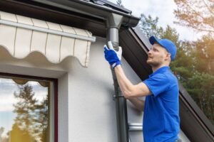 Hiring a Roofing Company to Deal with Gutter Problems