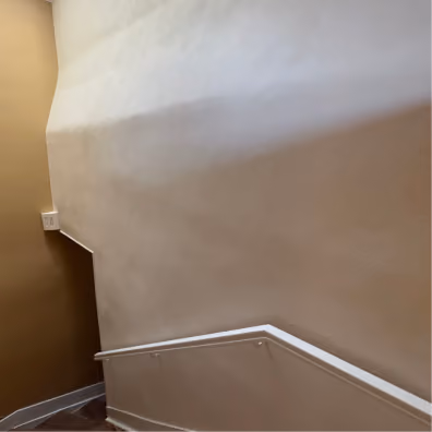 Finition-badigeon-chaux-Mur-de-montée-d-escalier-sablé-ton-pierre  1