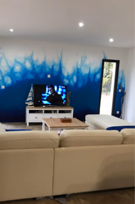 Decor-peint-personnalise-sur-mur-salon 1