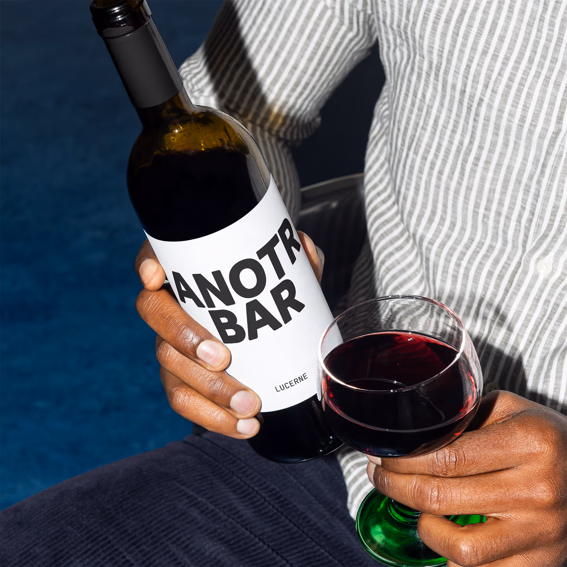 Modern bar experience focused on ambiance, curated drinks and social energy.