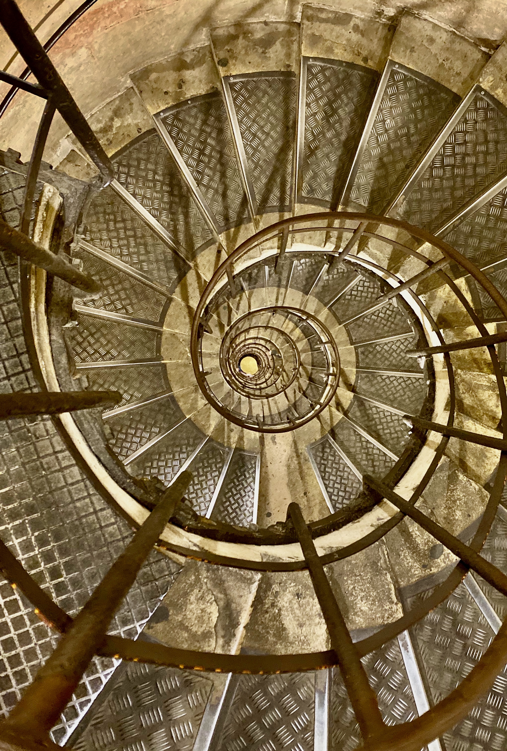 [interface] image of a tablet with an educational app (for edtech)