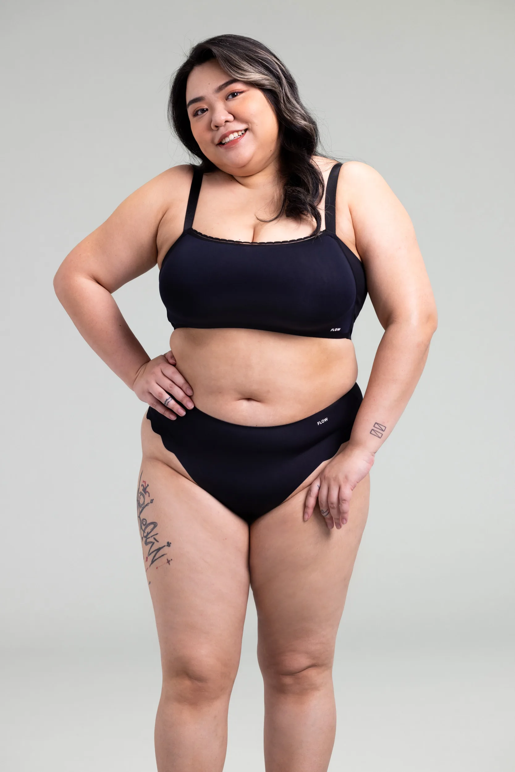 Flex Spacer Bonded Bandeau & No VPL Scallop Edged Thong