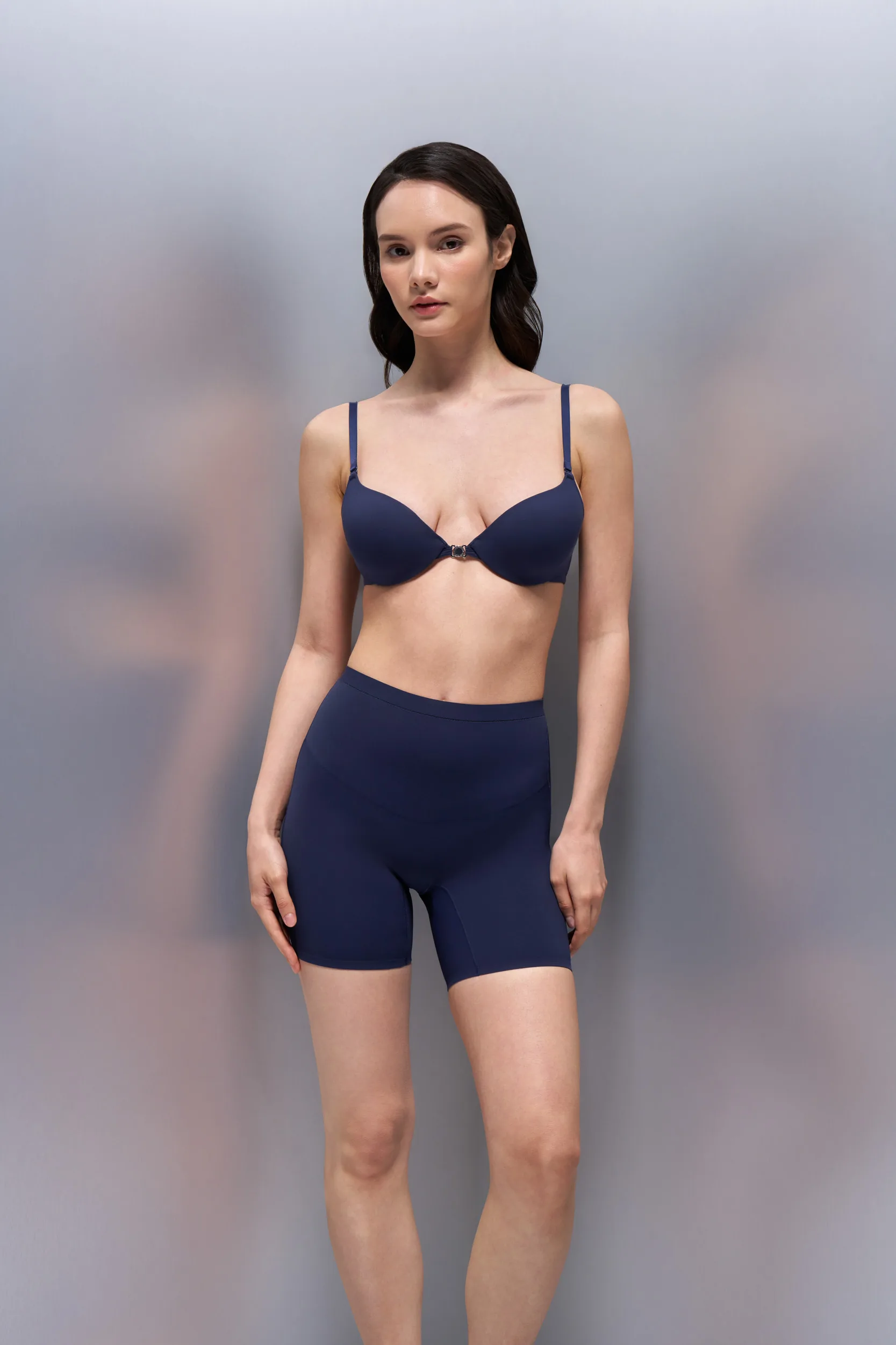 Convertible Bra & Bonded Mid-waisted Shaping Shorts