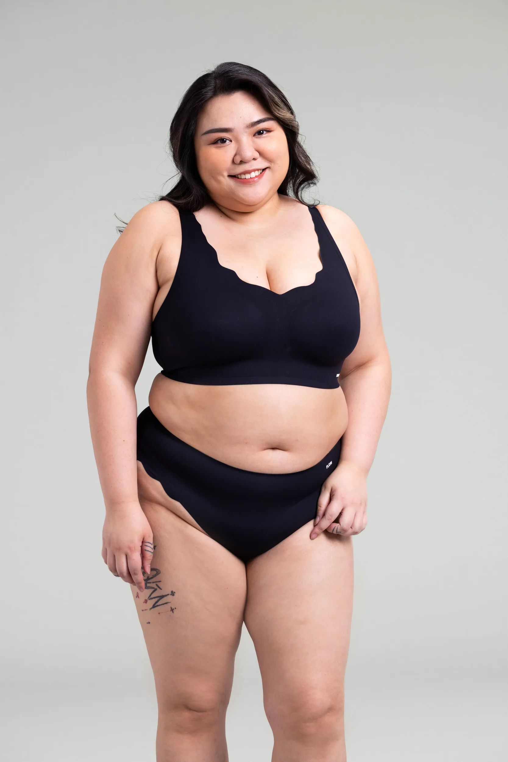 Scallop Edged Bonded Bralette & No VPL Scallop Edged Thong