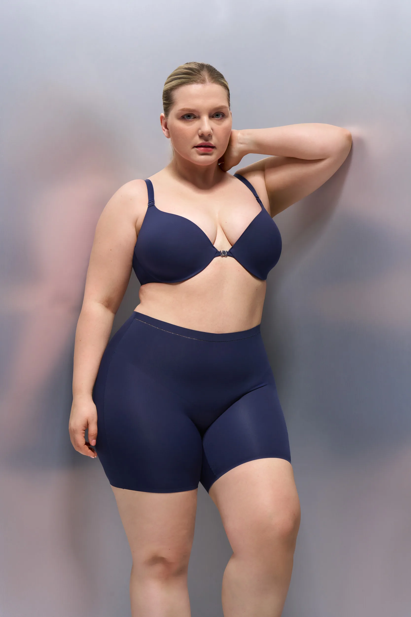 Convertible Bra & Bonded Mid-waisted Shaping Shorts