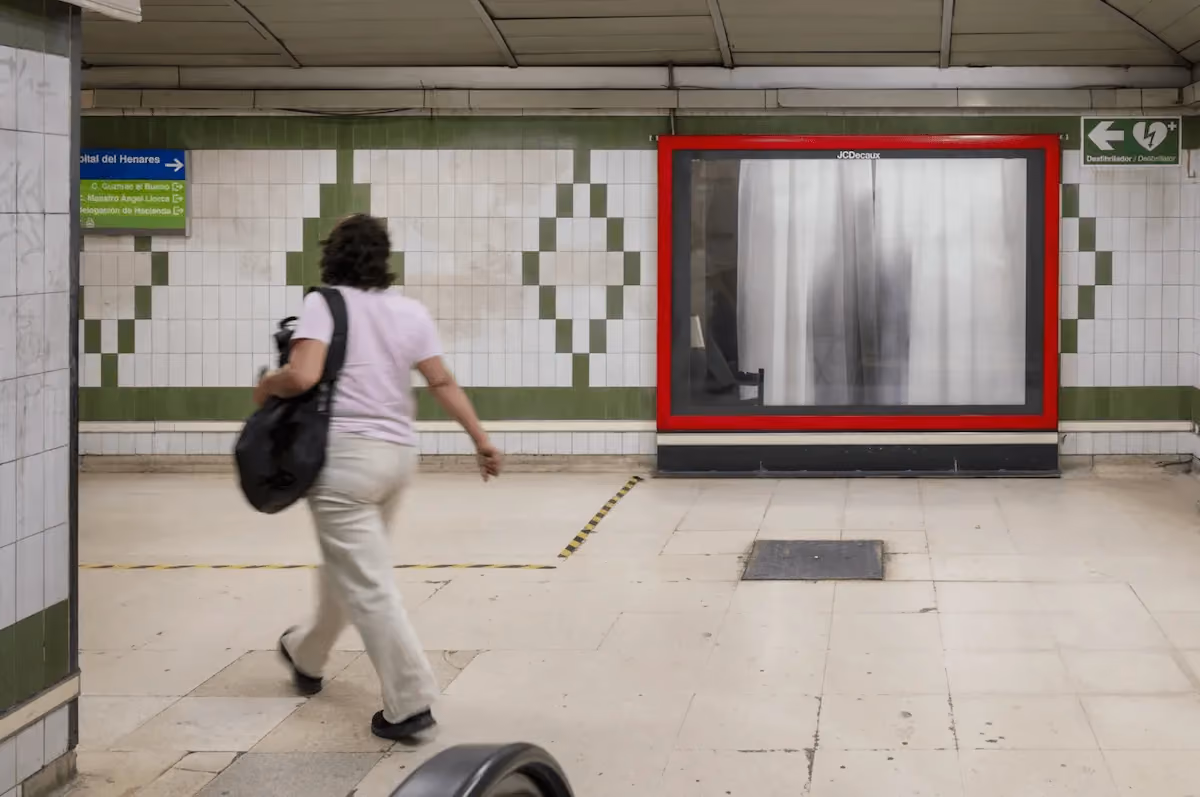 Felix Gonzalez-Torres. “Untitled”, 1992. Billboard. Installation in Metro de Madrid, in conjunction with the Felix Gonzalez-Torres: Sweet Revenge exhibition Museo Reina Sofía, 2026. Photograph: Roberto Ruiz
