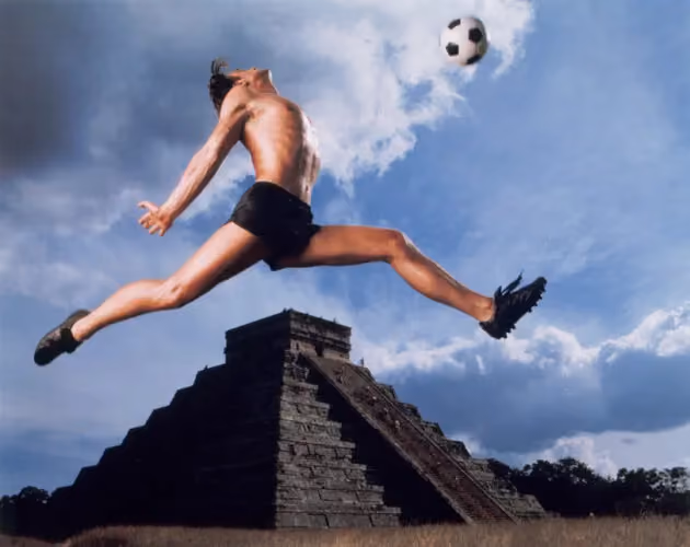 Annie Leibovitz. El Castillo, Chichén Itzá, Yucatán, México, 1986
