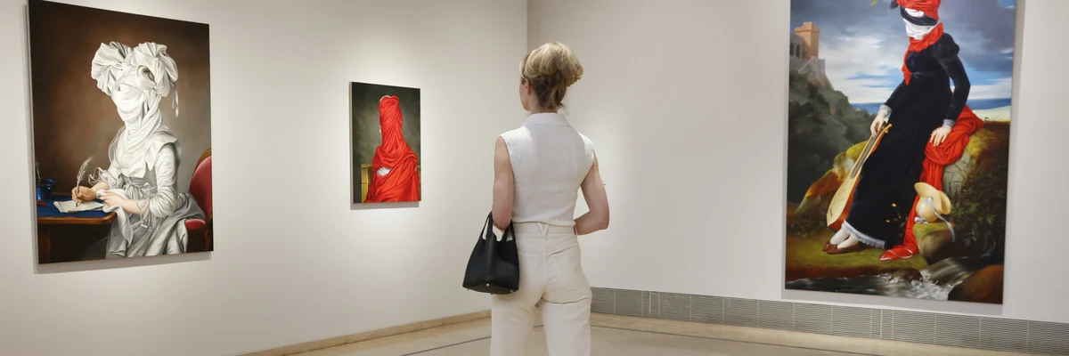 Visitor viewing Ewa Juszkiewicz paintings at the Museo Thyssen-Bornemisza, Madrid