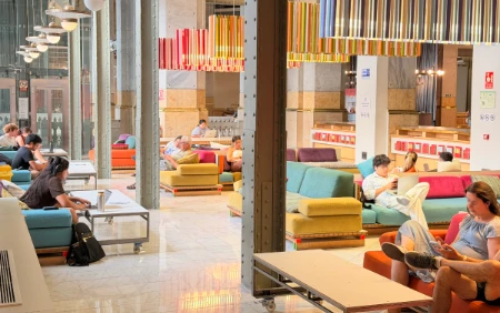 People reading and working at the Áreas Sociales at CentroCentro Cibeles