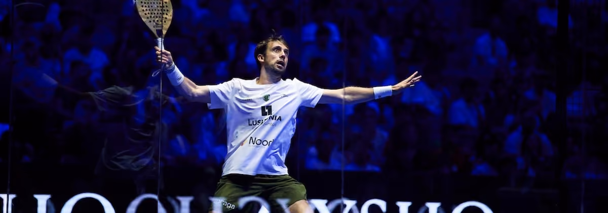 Jugador de pádel durante un partido - Madrid Premier Padel P1 2026