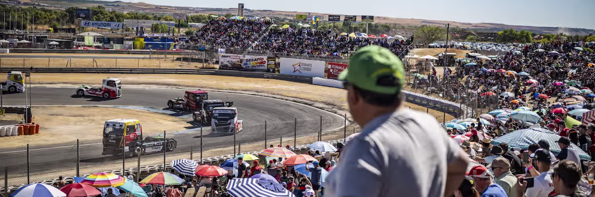 Público en las carreras de camiones del Jarama 2026 en Madrid