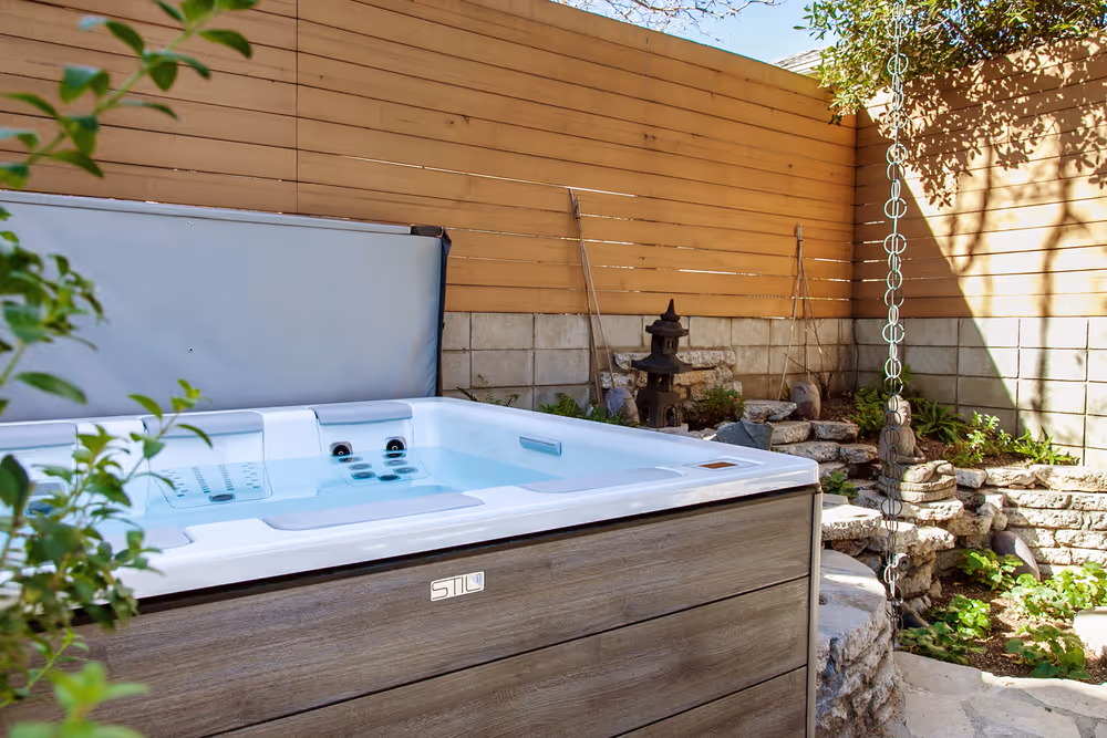 A closeup angle of a STIL7 spa in a residential backyard