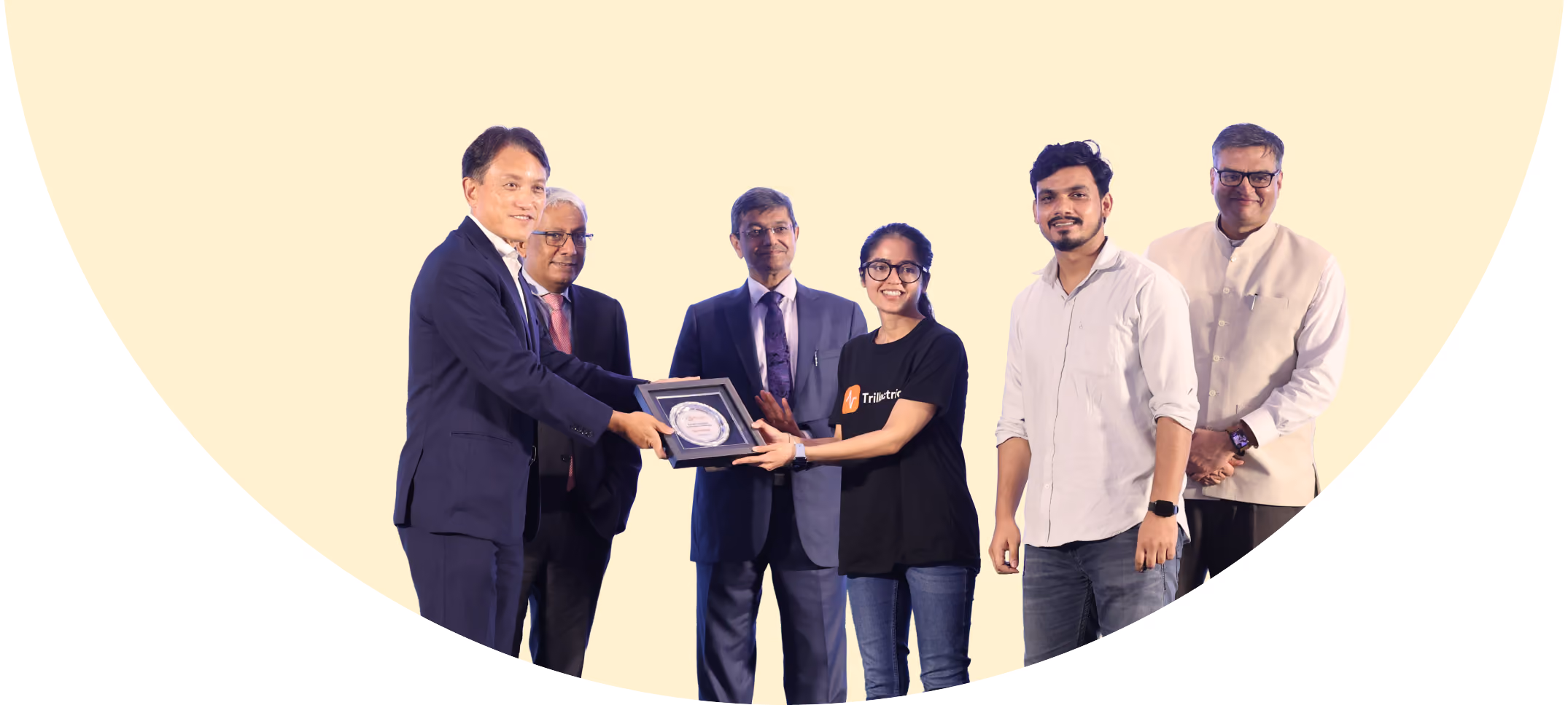 Electric mobility company Trilectric receive their ENTICE 2.0 award from Global Energy Alliance CEO Woochong Um