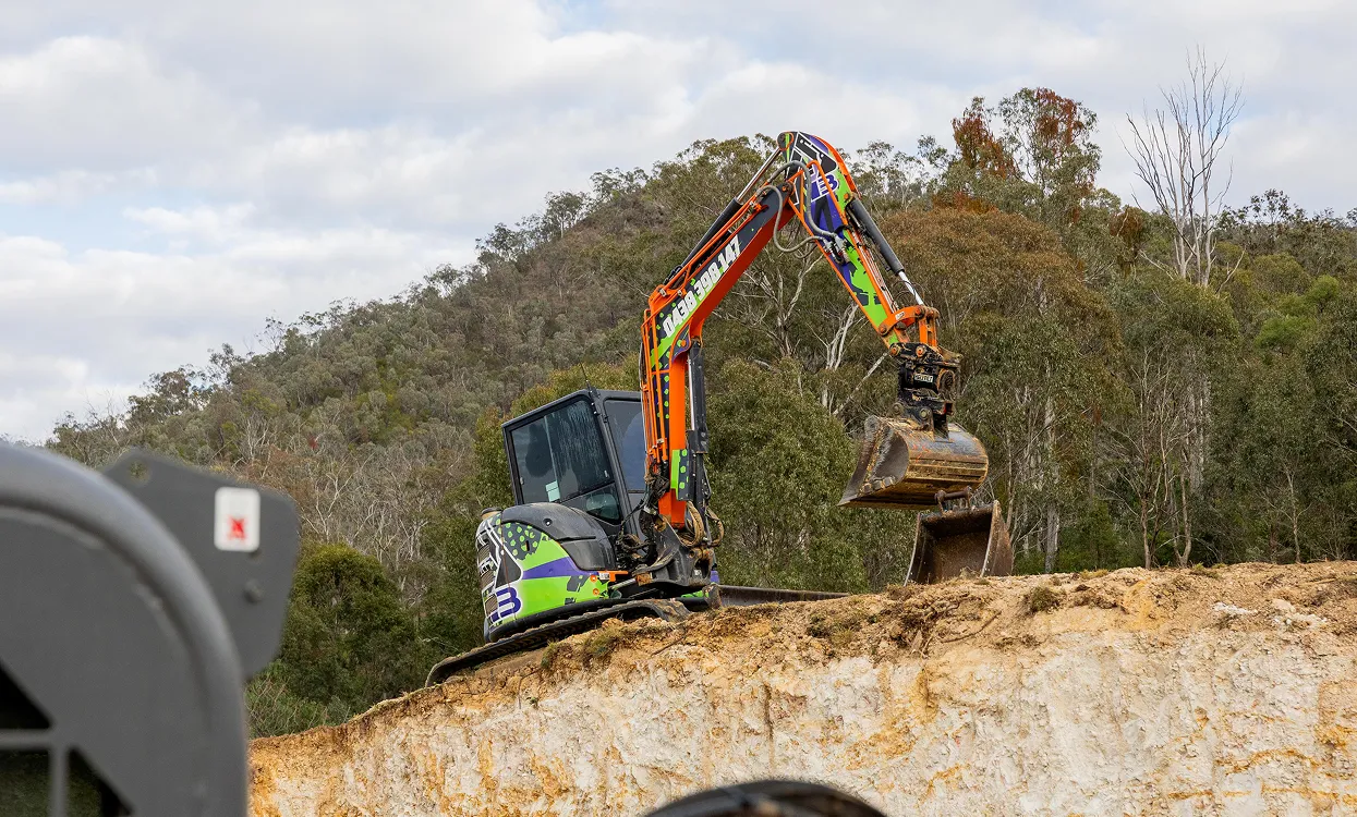 Balint Building & Earthworks excavator carrying out earthmoving work in Warwick QLD
