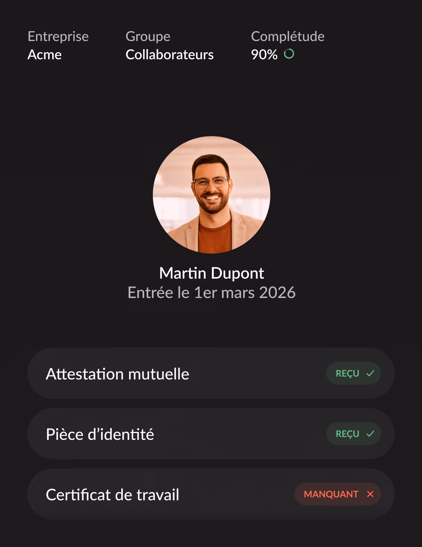User profile of Martin Dupont with photo, showing company Acme, group Collaborateurs, 90% completion, and status of received mutual insurance certificate and ID, but missing work certificate.