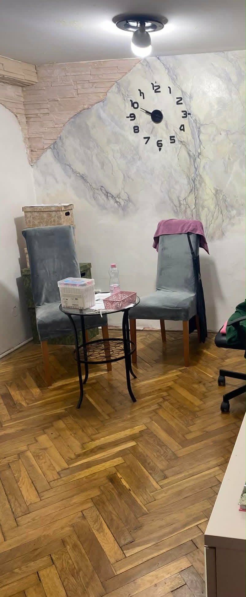 Krell Anna a kezelőtermében