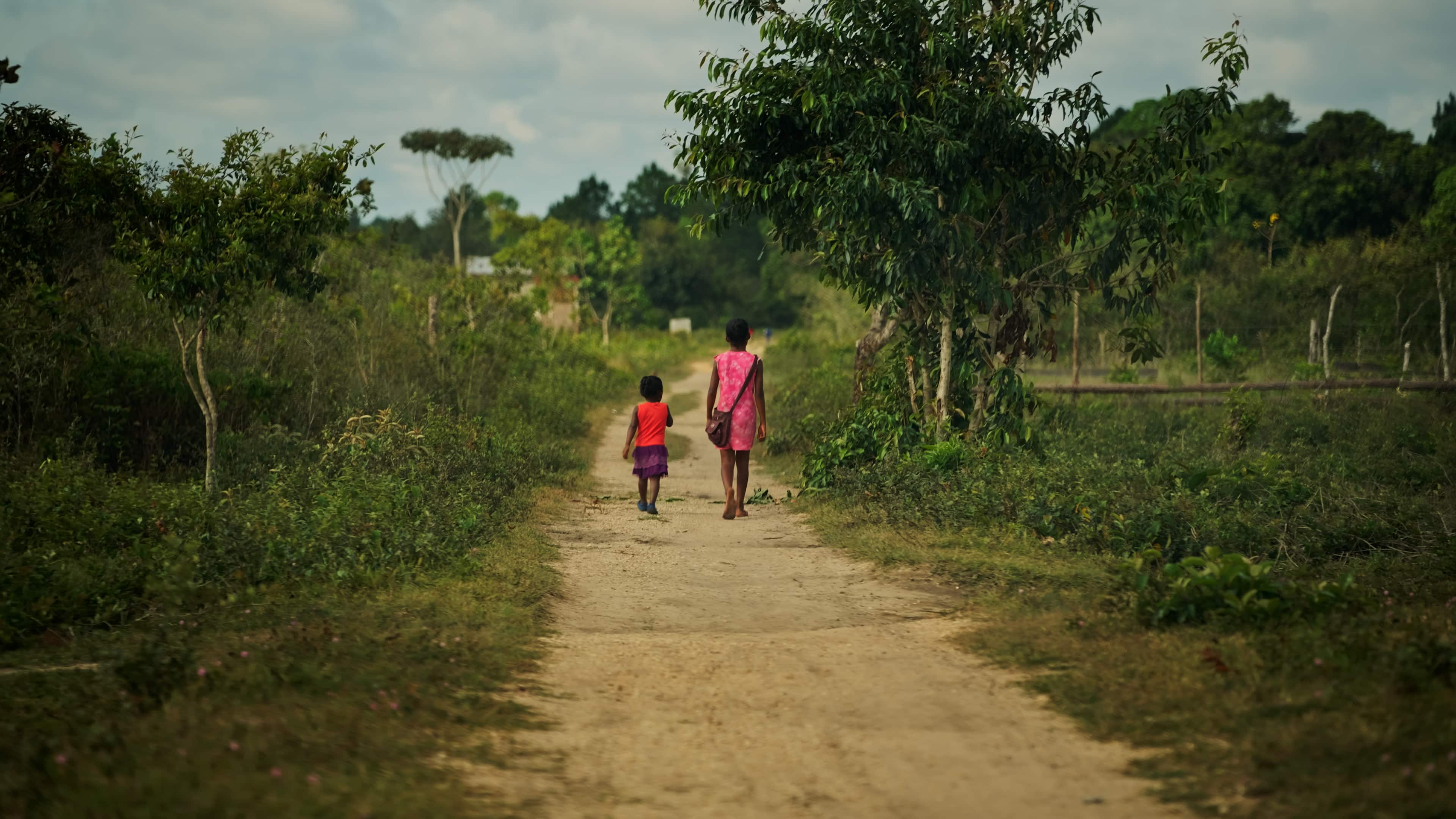 Children on the main road in La Mosquitia