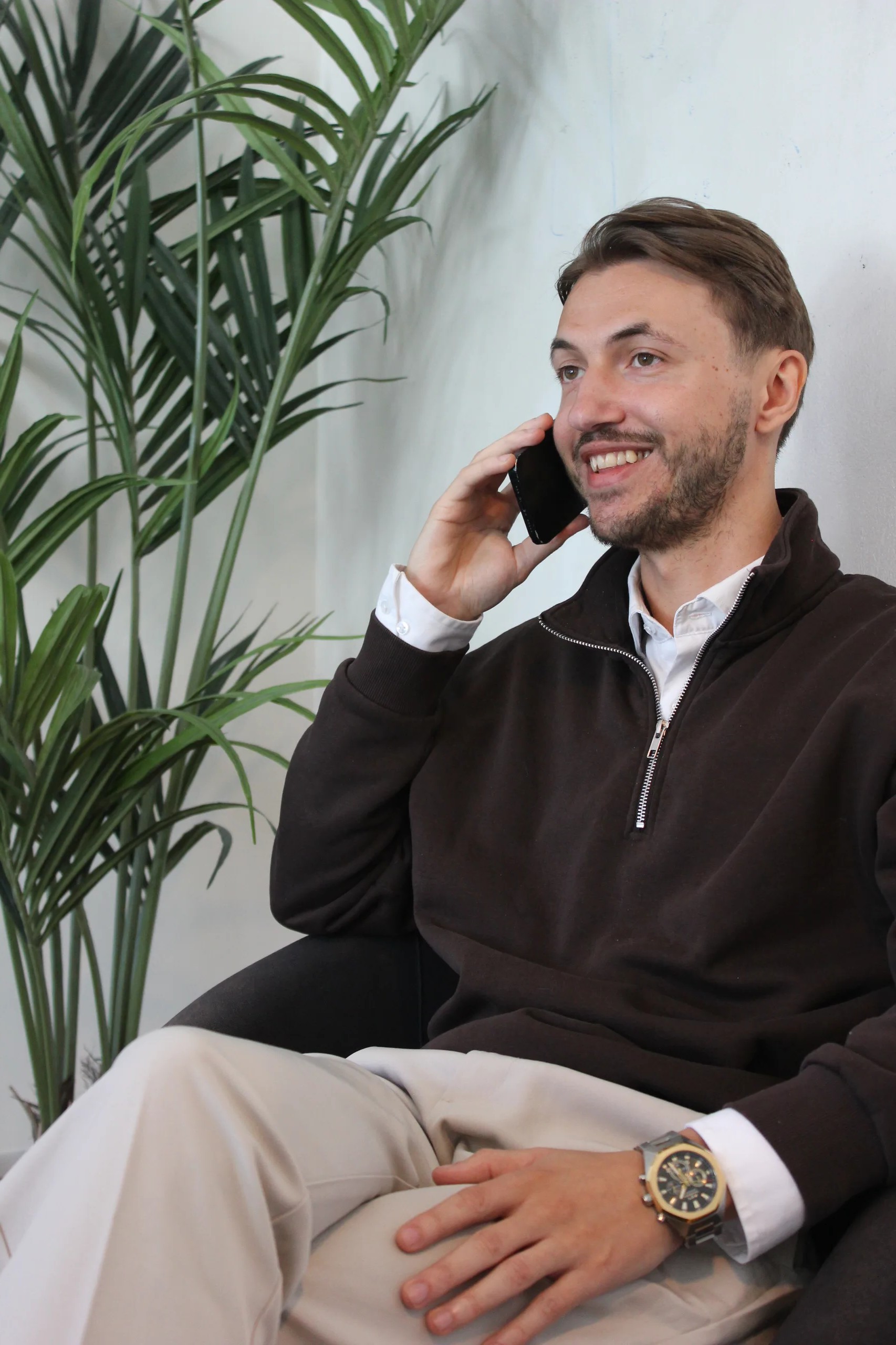 Axel Sundström, VD och partner på Tillväxthuset, i ett telefonsamtal