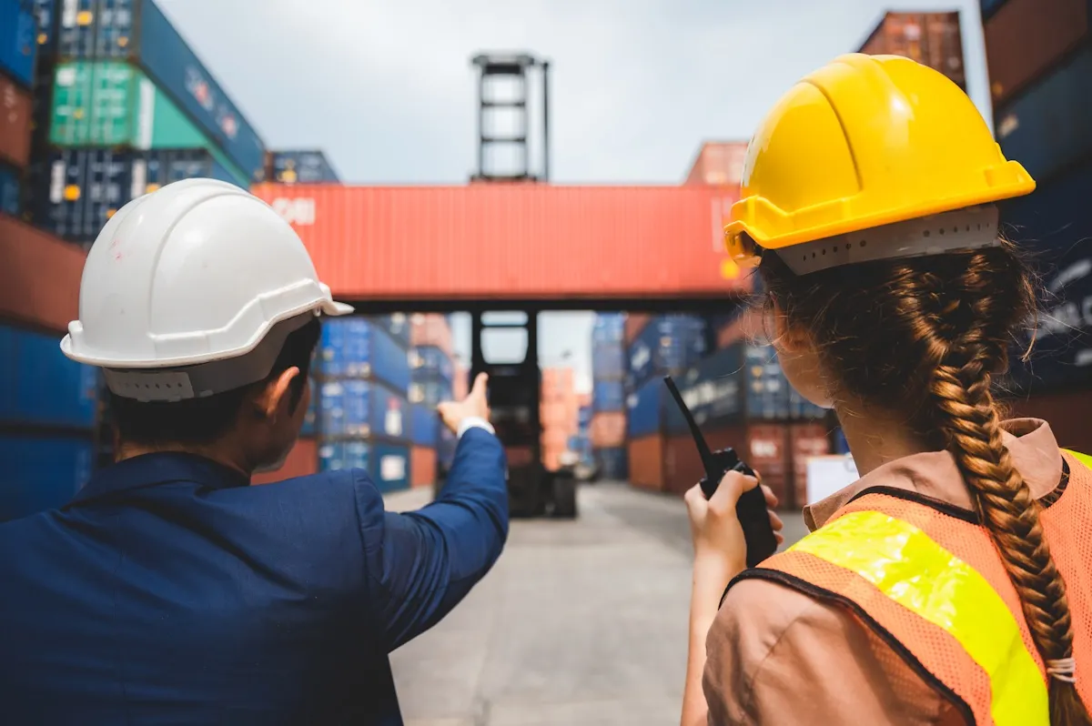 image depicting employees collaborating (for a manufacturing plant)