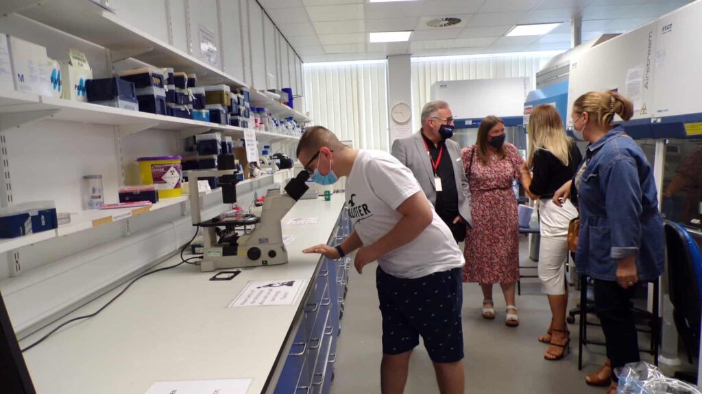 Matty & Ged Mason in lab