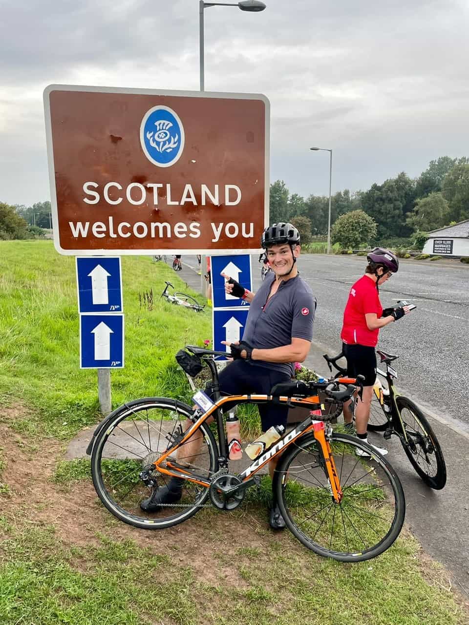 Howard Spargo reaches Scottish border on lejog