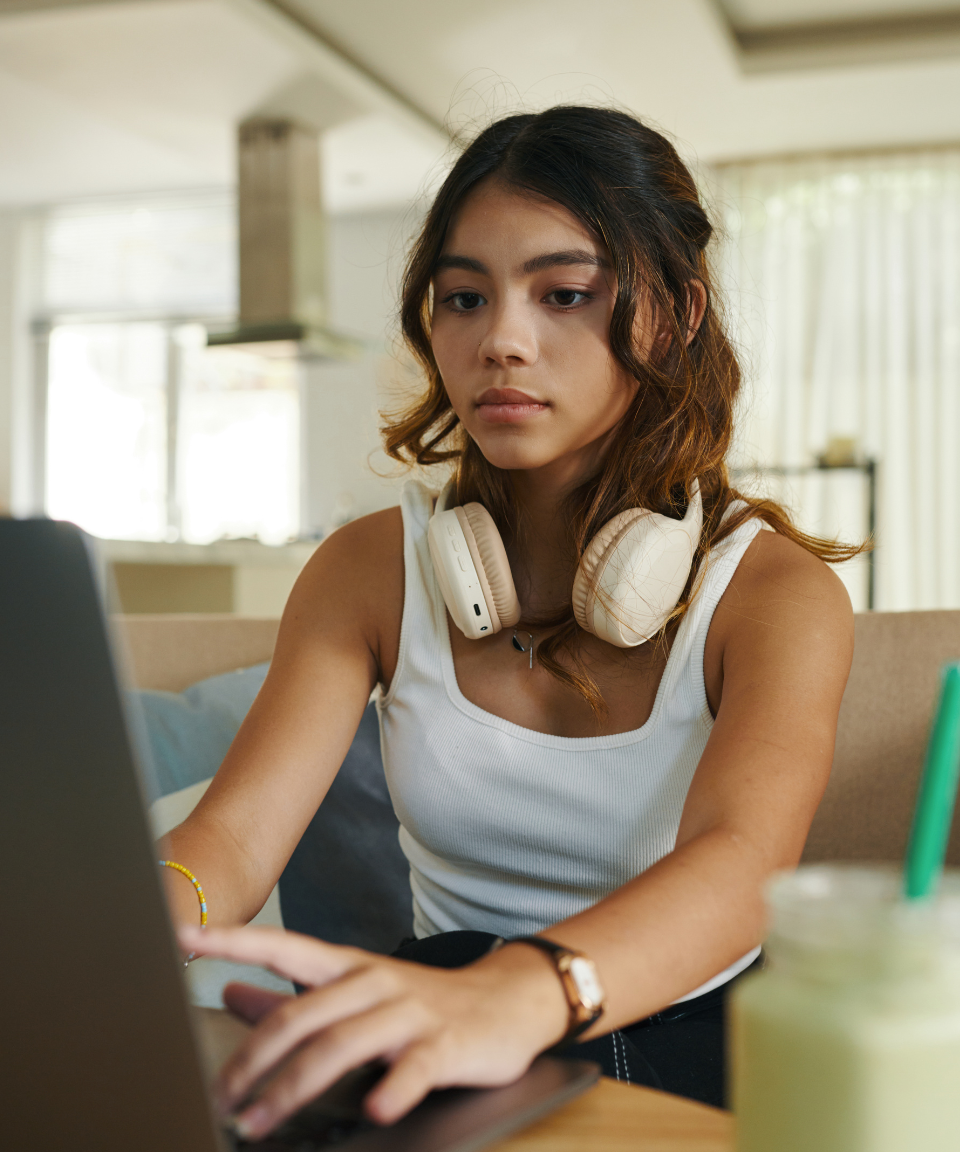girl working on laptop