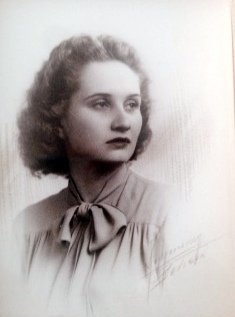 Kathleen Helen Hollingsworth