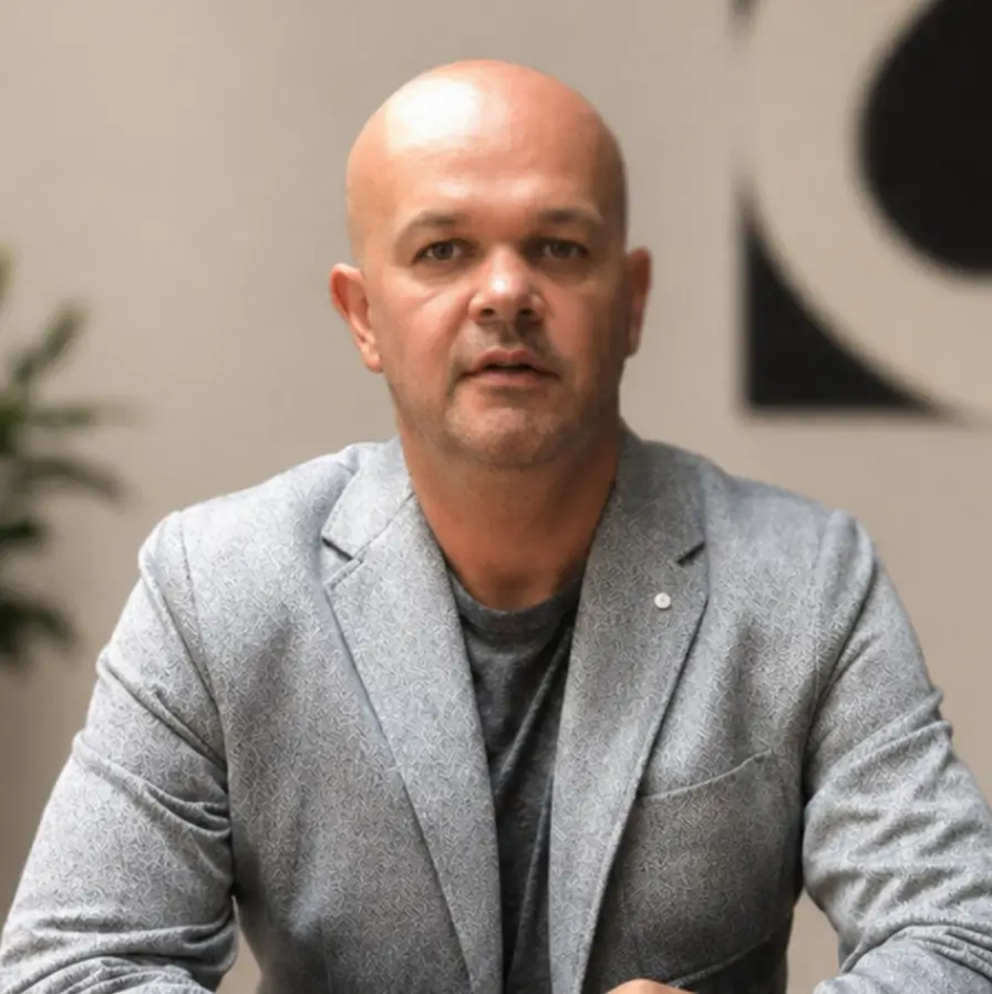 MICHAŁ KORZENIAK UCUBER