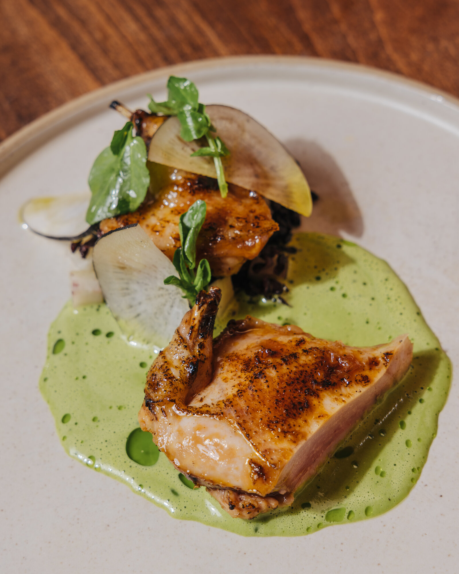 Plat grillé sauce verte