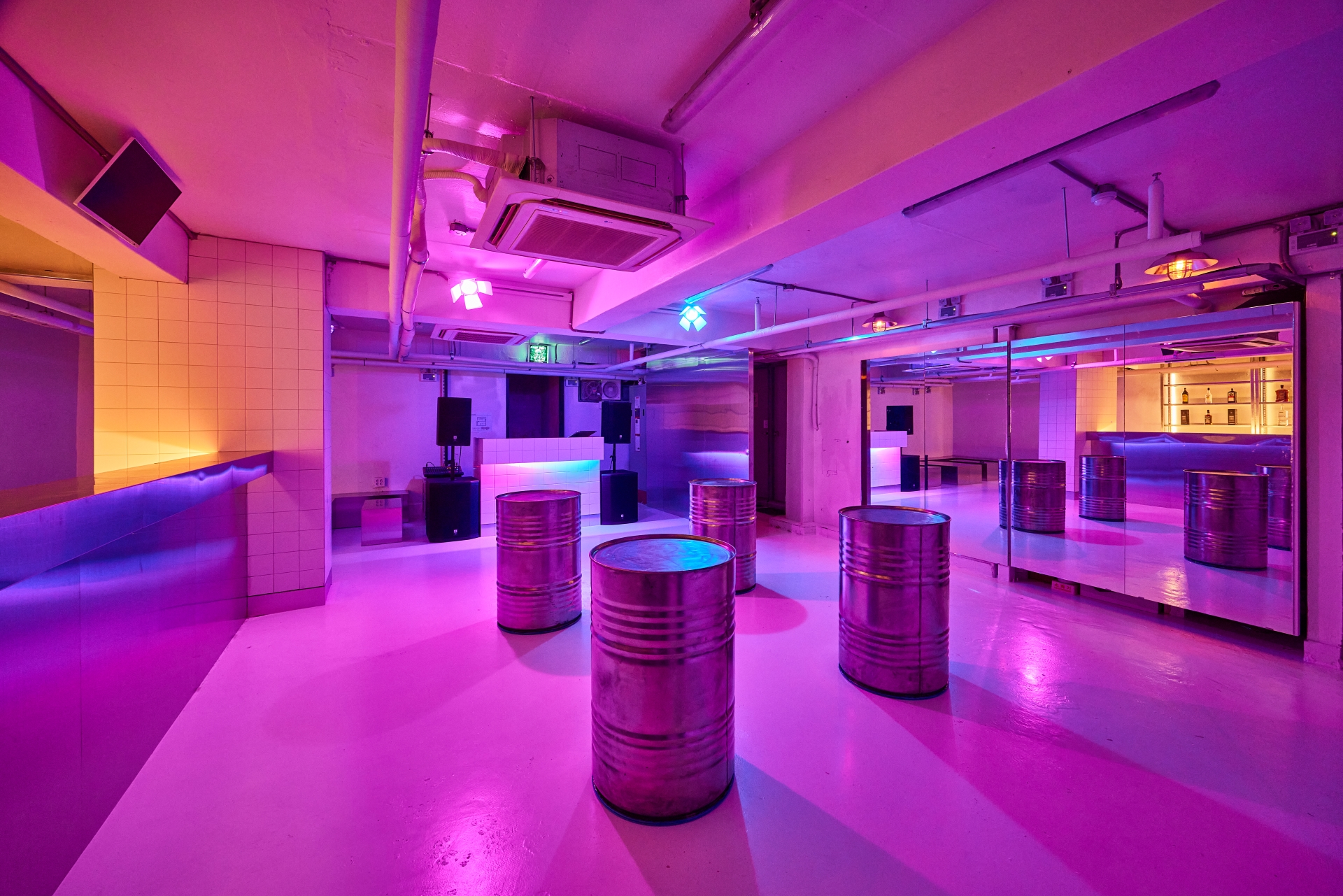 DevUnlimit Hapjeong-dong Jersey Club Interior