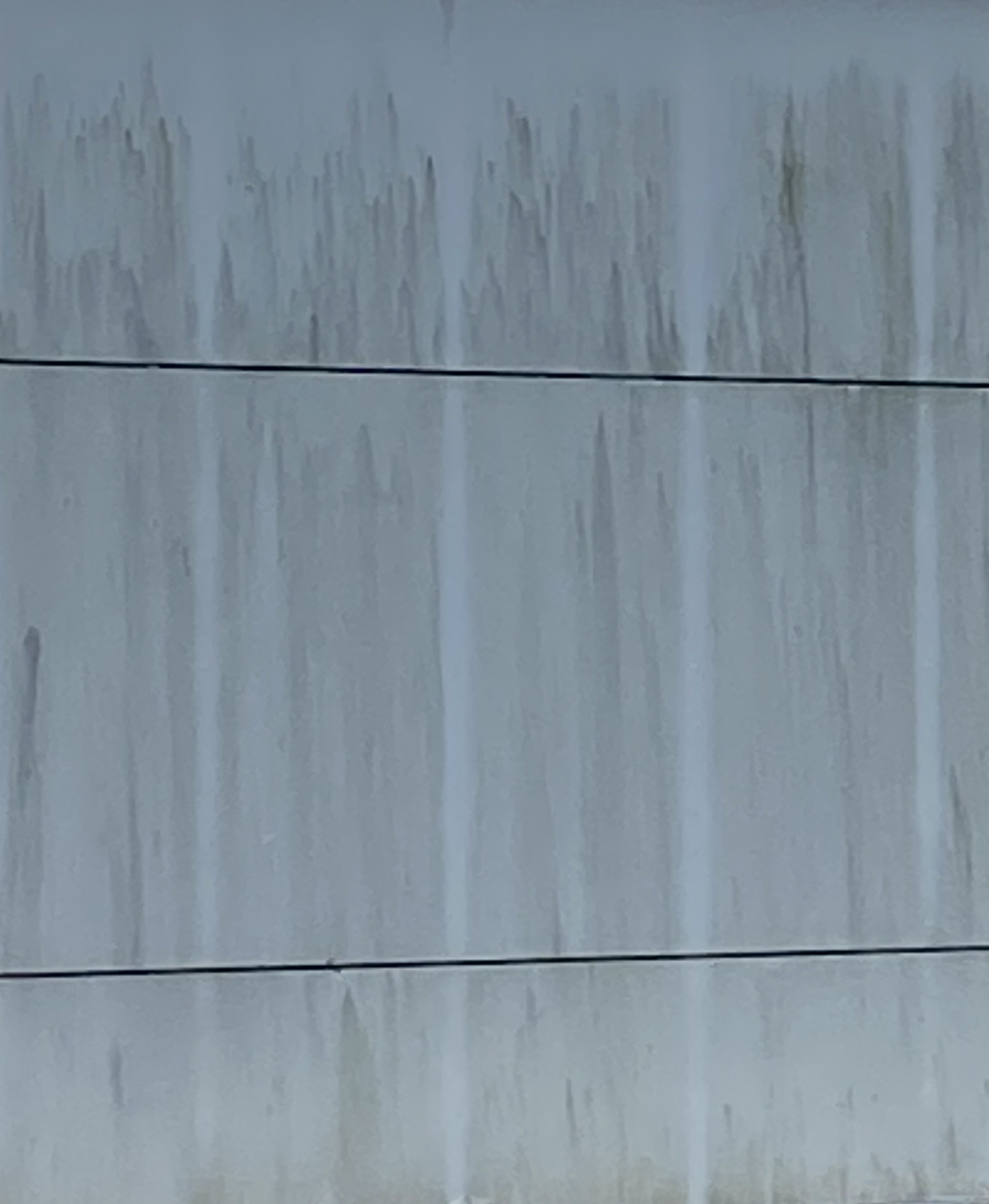 Ghosting on cladding where the wall frame shows through – the visible signature of thermal bridging