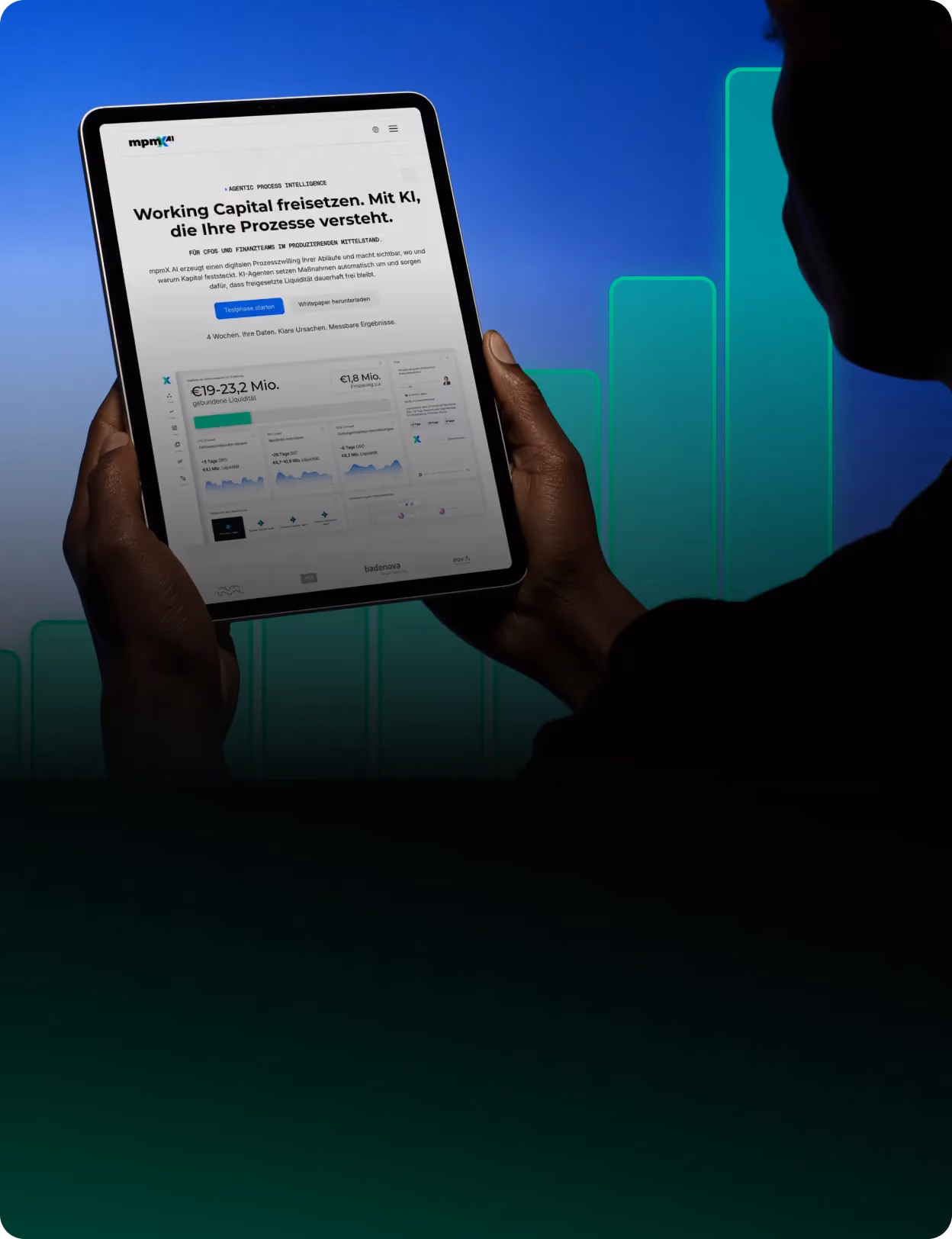 Person holding tablet displaying a German webpage about working capital and AI-driven process intelligence.
