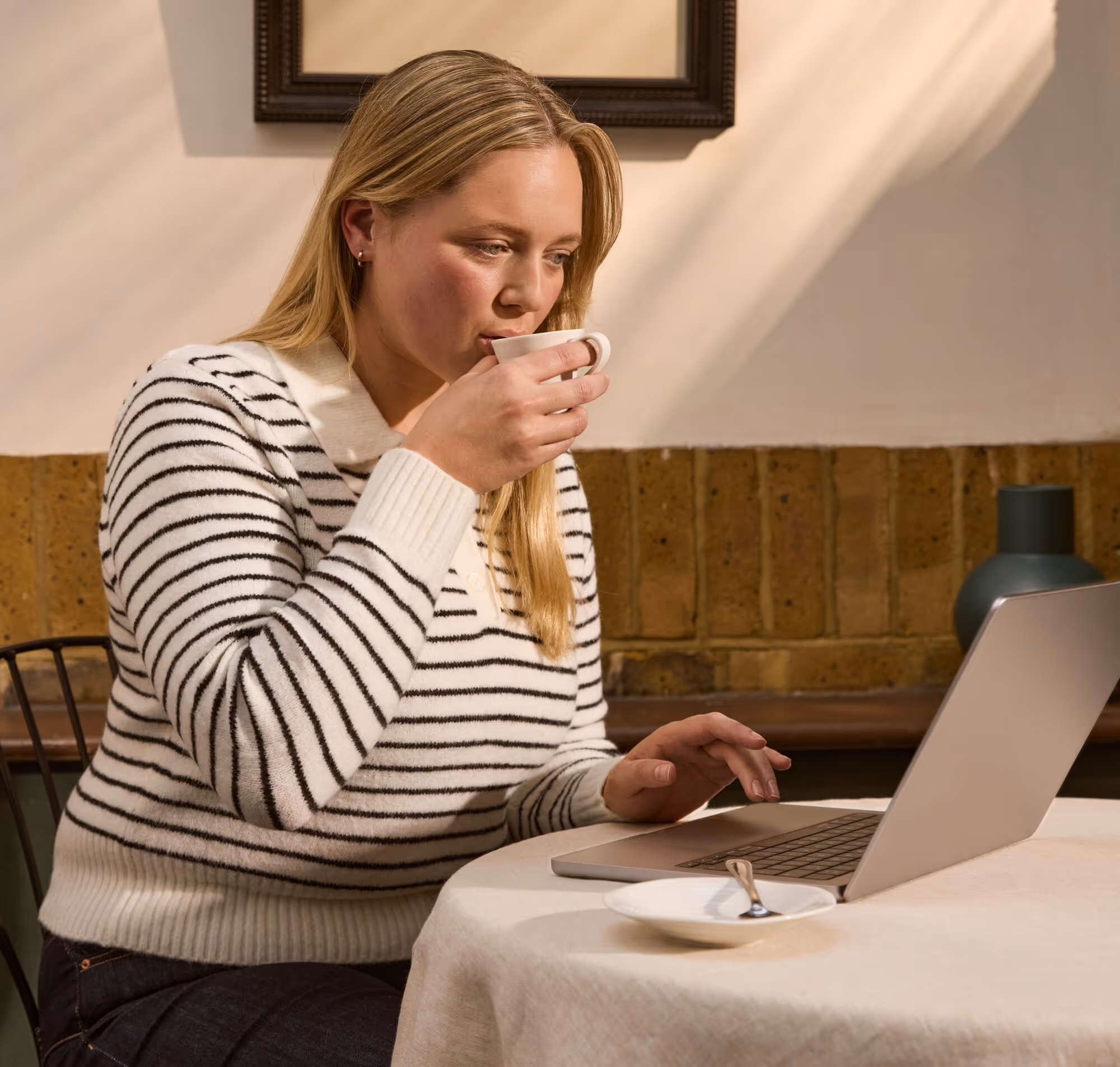 Qonto Illustration Women Working