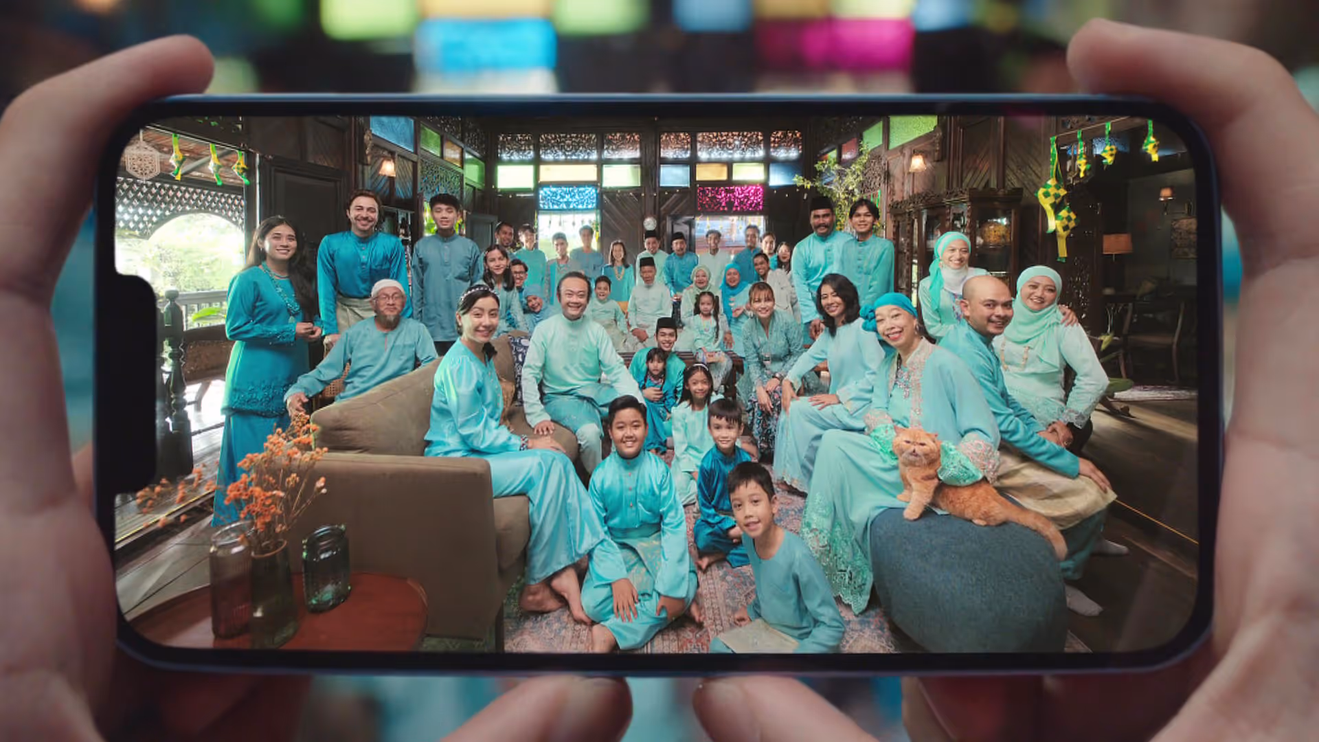 apple phone capturing crowd