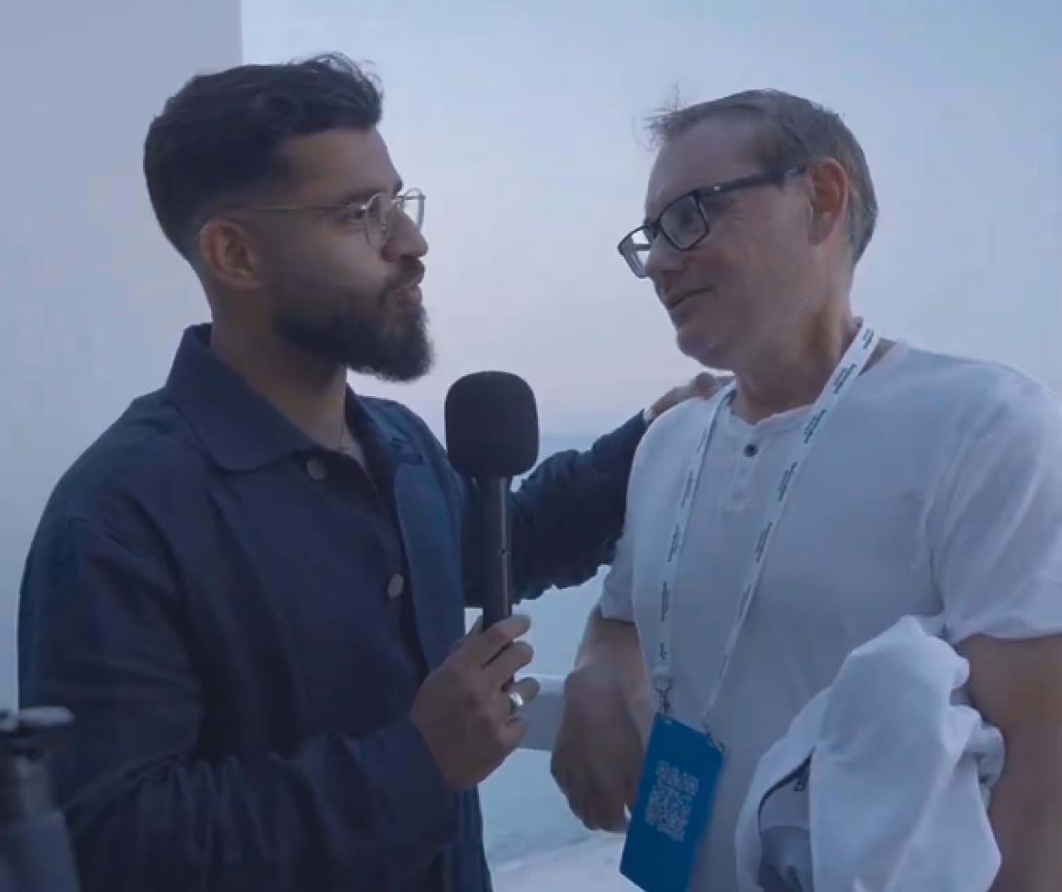 Kevin McInness sharing Decentralized Masters testimonial at Miami live event