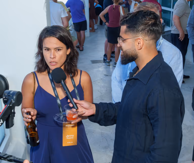 Jenny R. sharing his Decentralized Masters experience at Miami live event