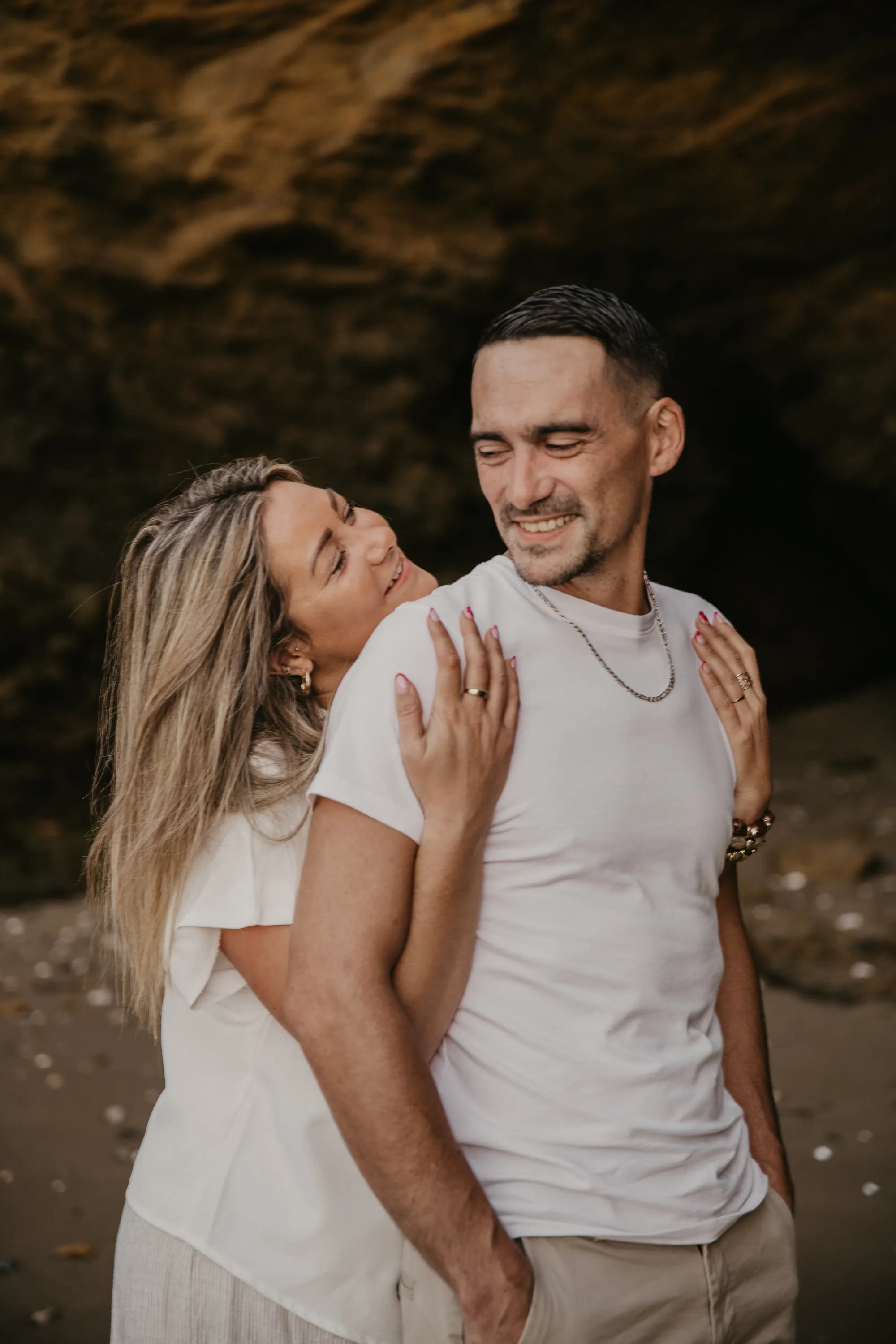 Photographe famille Loire-Atlantique — câlin entre mère et fils