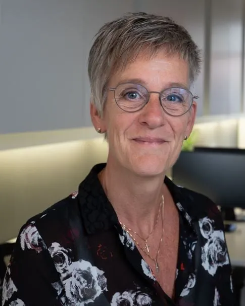 Portret van Agnes Compagne, interieurarchitect en projectleider uit Kampen