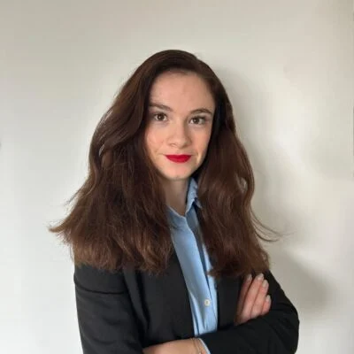 Portrait d'un expert Ovelio expliquant les solutions pour les cabinets d'avocats.