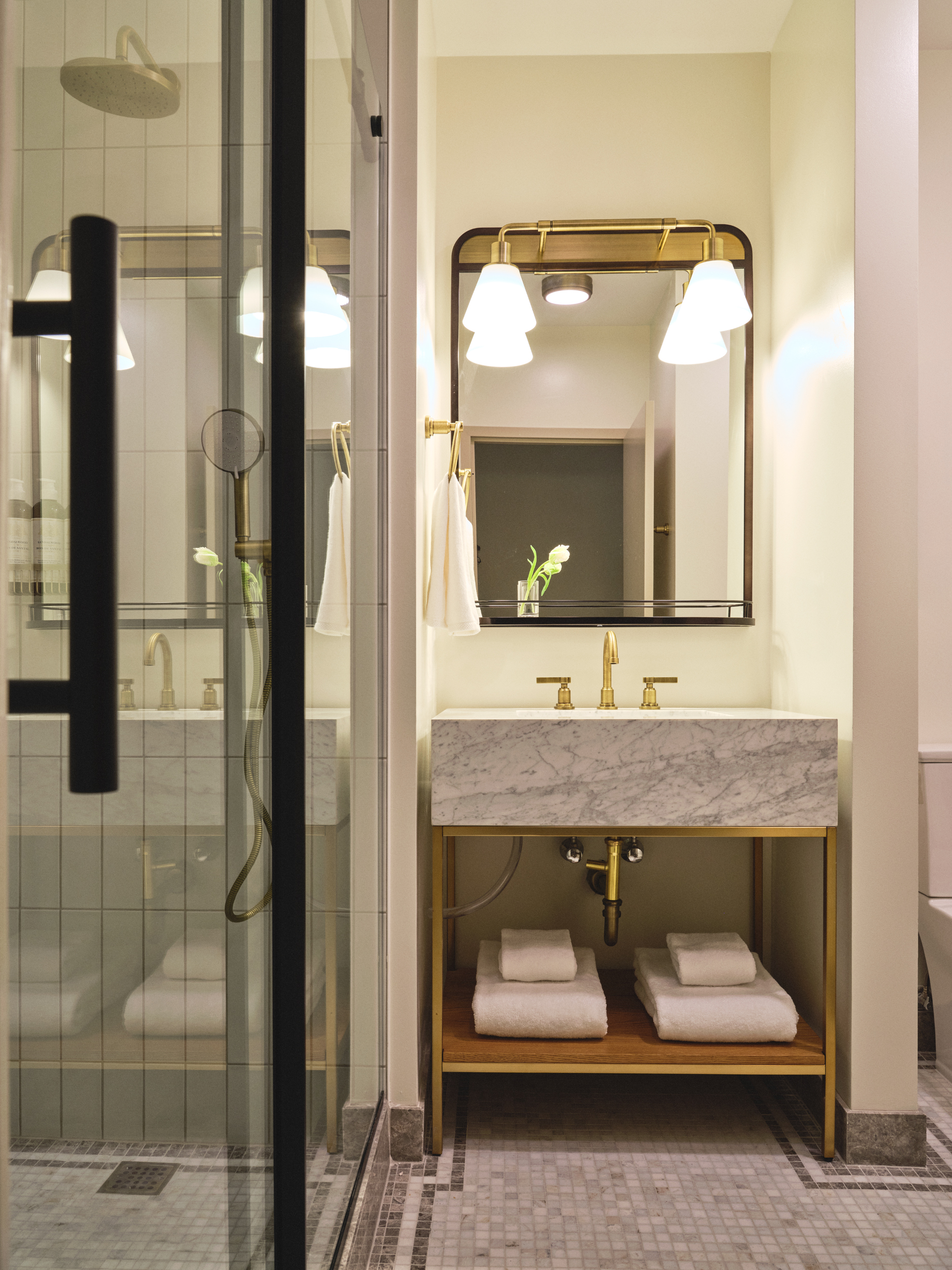Rosecliff Junior Suite Accessible seating area Hotel Viking Newport Rhode Island
