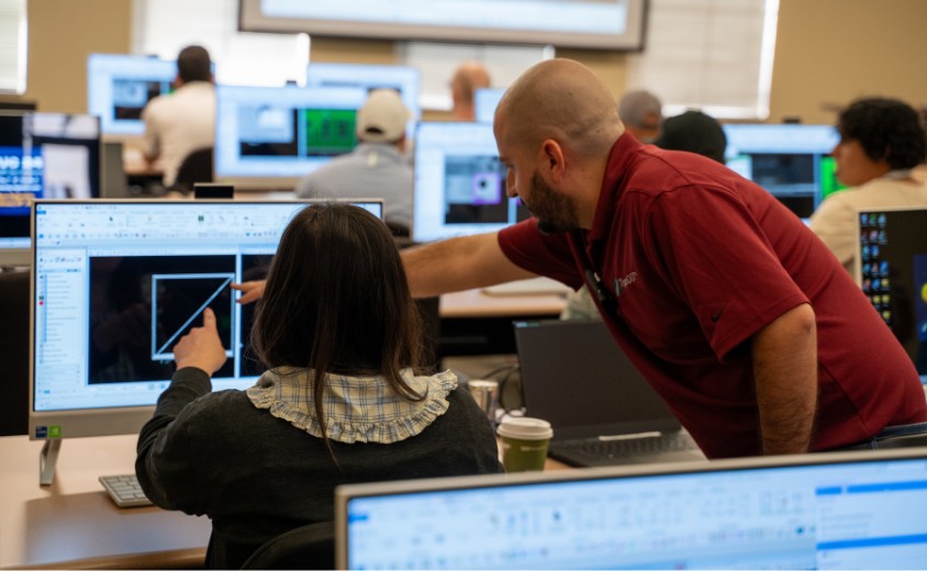 Mauricio helping a TopoDOT user learn