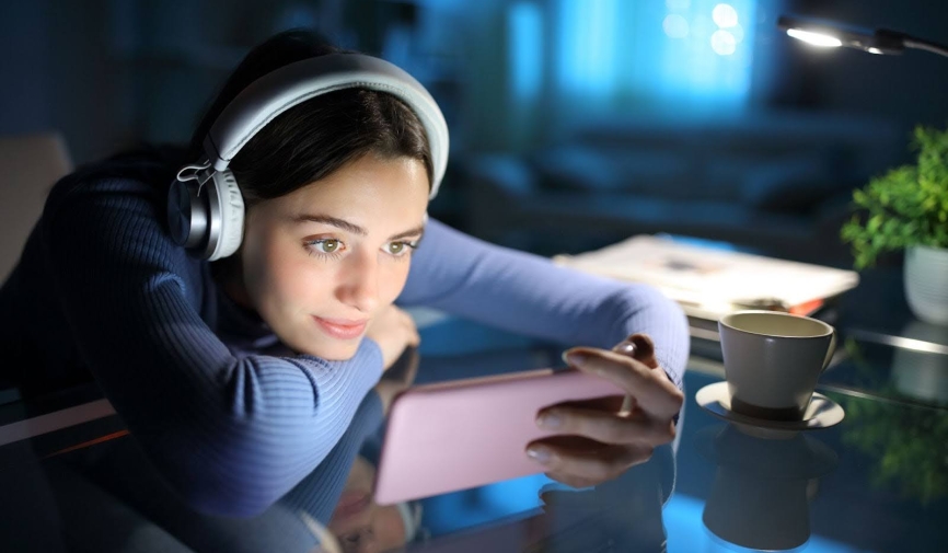 Teenager with headphones on her phone | Best movies for teens
