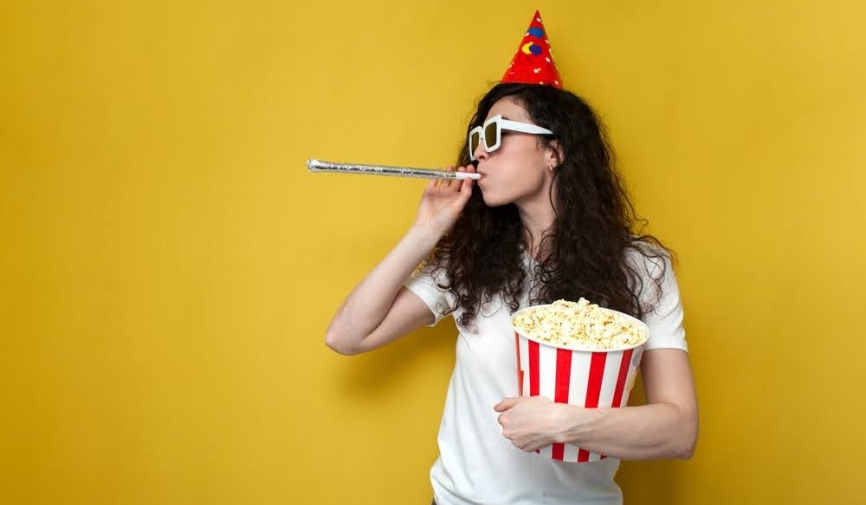 Chica con sombrero de fiesta | Películas de cumpleaños