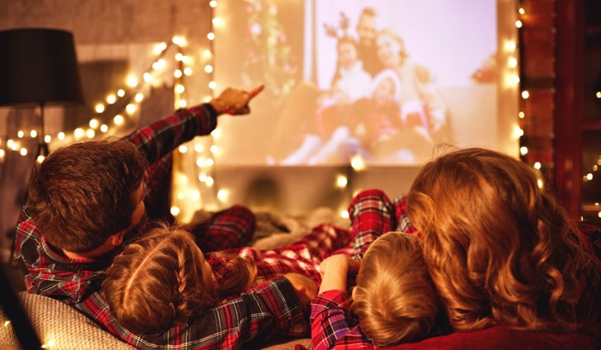 Happy family in pajamas | Best winter movies