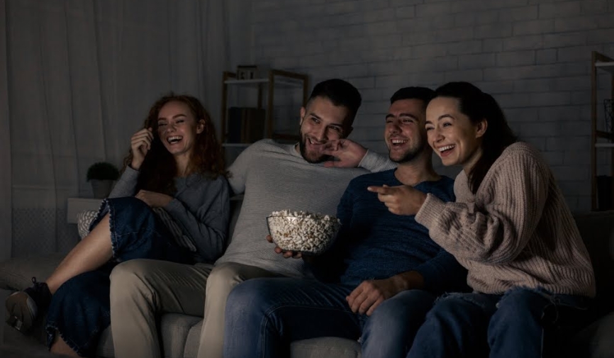 Grupo de amigos viendo una película | Películas como Chicas pesadas
