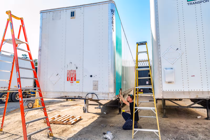 Mechanic providing trailer repair in Tracy, CA