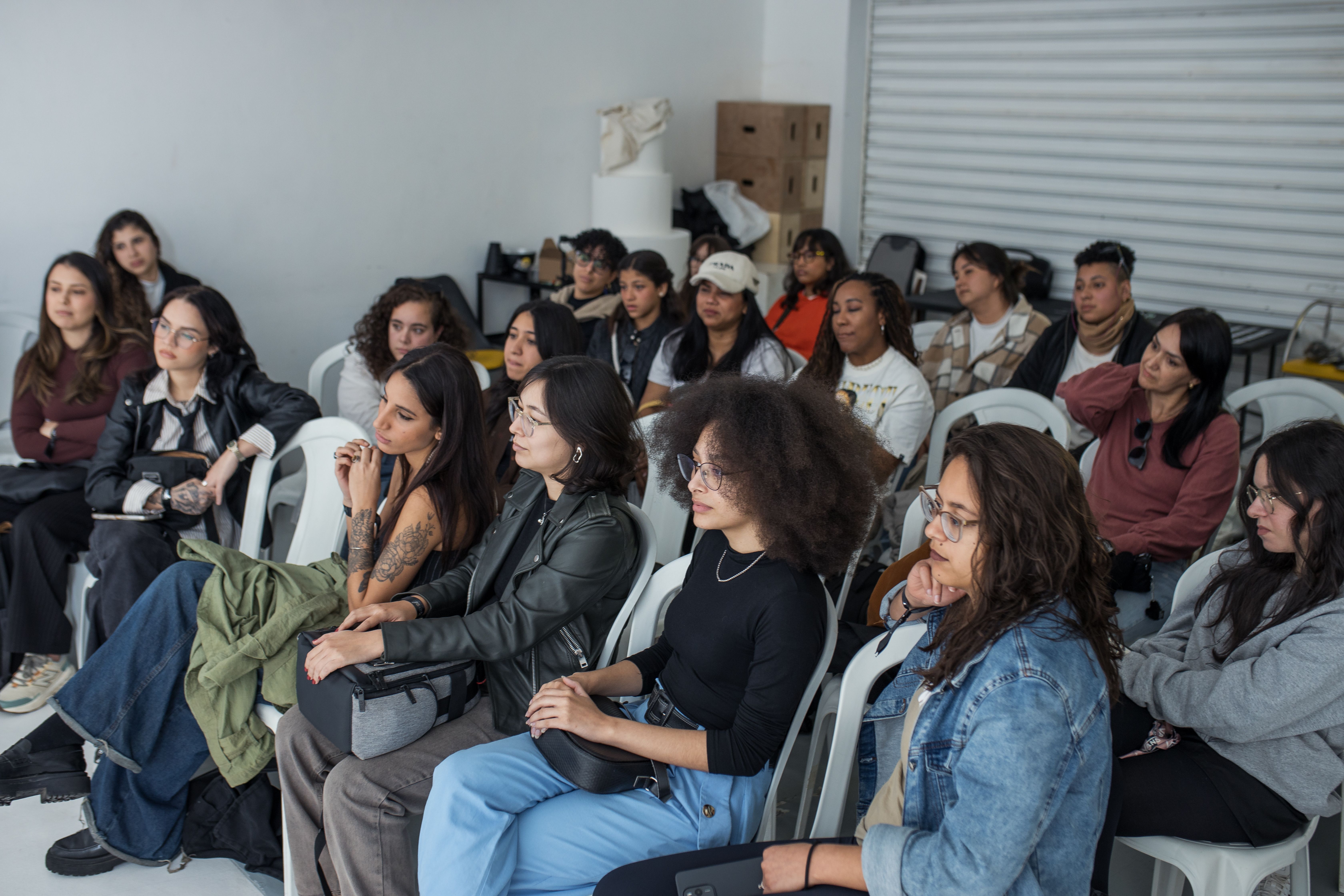 Women leaders in collaborative discussion
