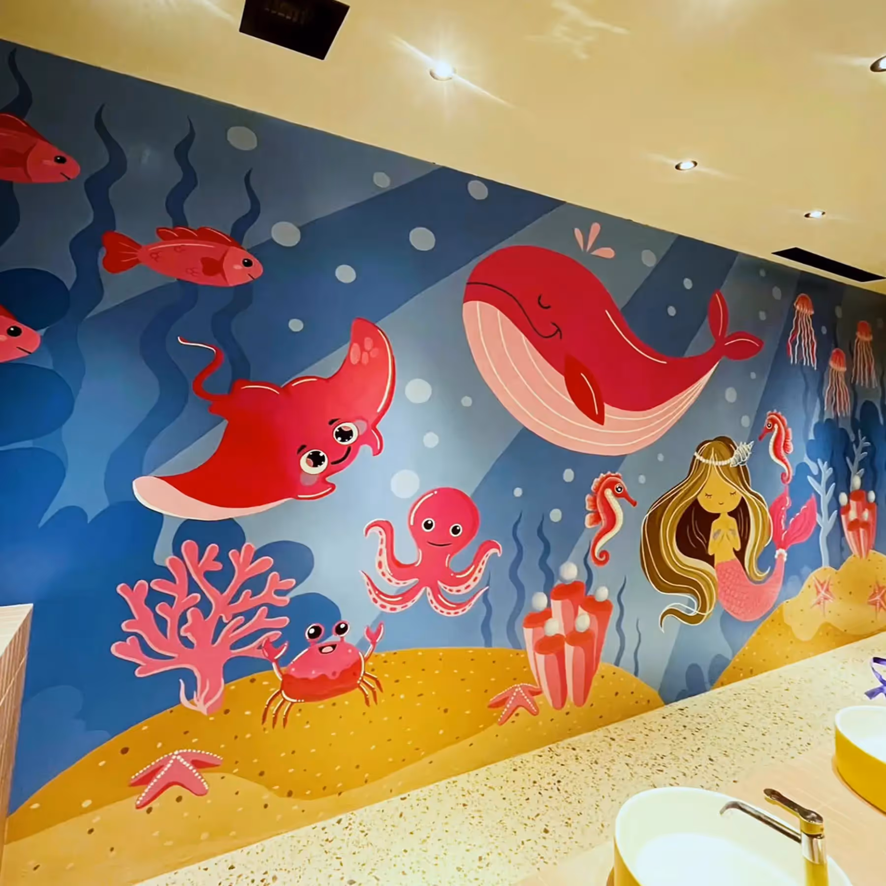mural bawah laut di pentacity mall balikpapan