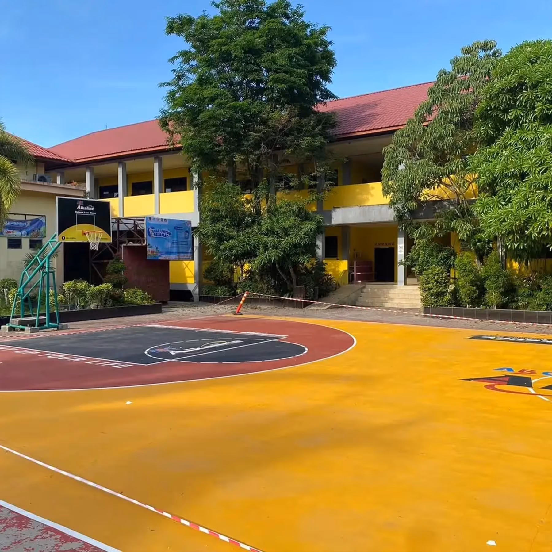 branding lapangan sekolah