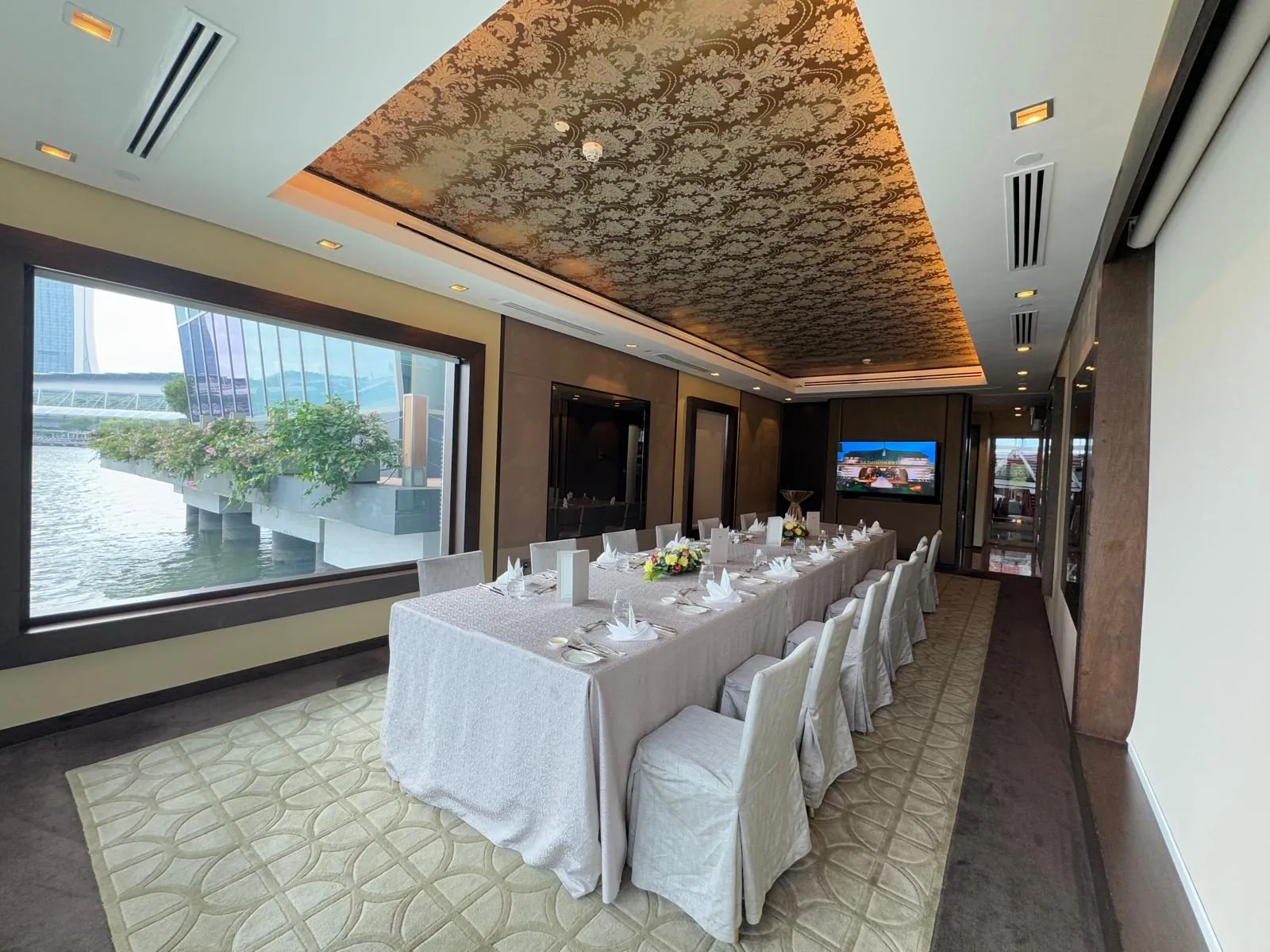 The private dining room at the Floating Pods, The Fullerton Bay Hotel